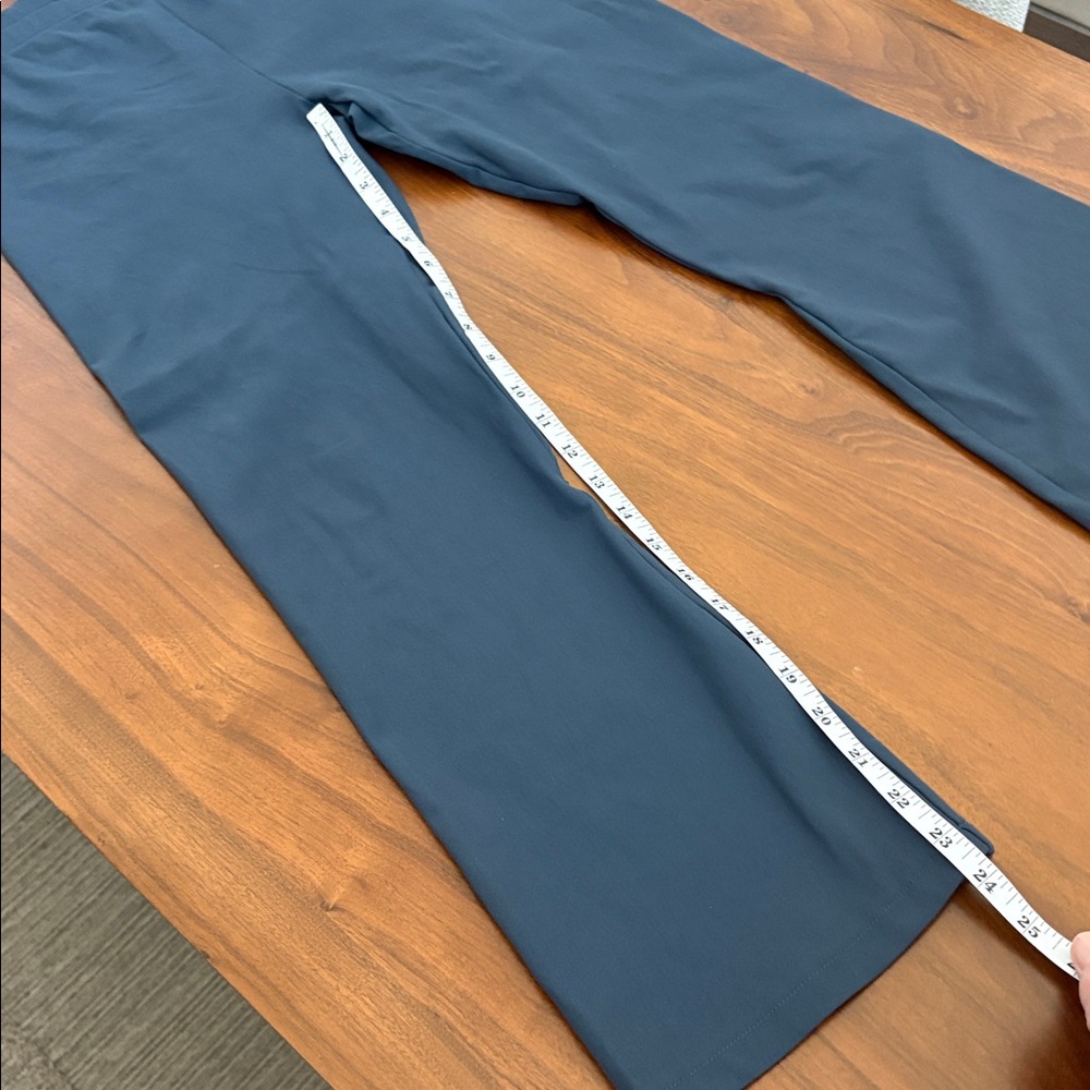 Elaine Kim Tech Stretch Kick Flare Pants Luxury Athleisure to Office Size Large - Picture 8 of 9